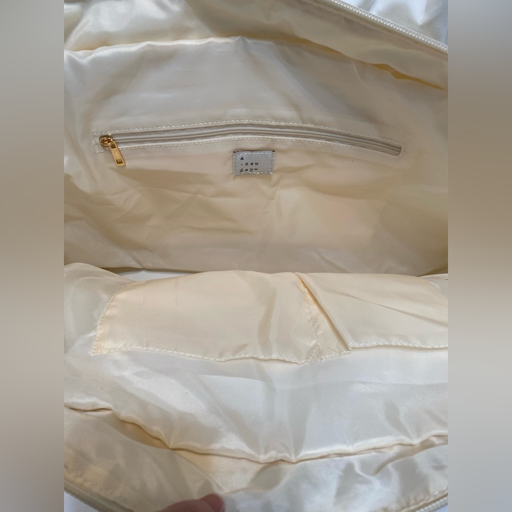A New Day Chic Cream Quilted Weekend or Baby Bag - Picture 2 of 15